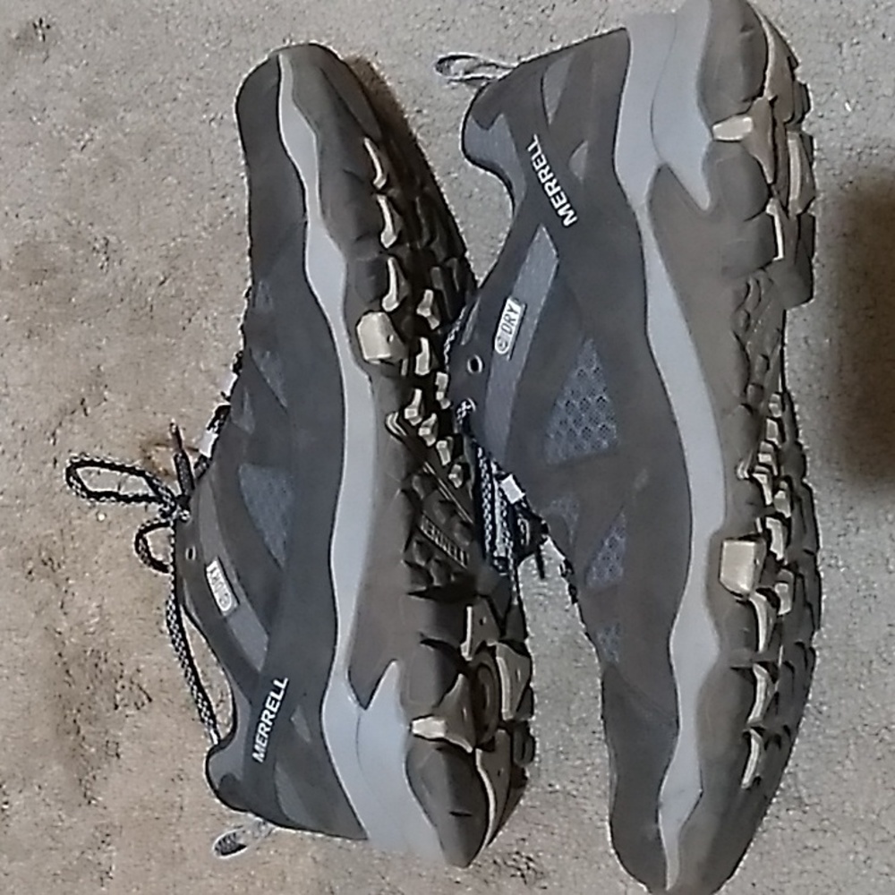 Merrell trail shoes - Picture 3 of 9